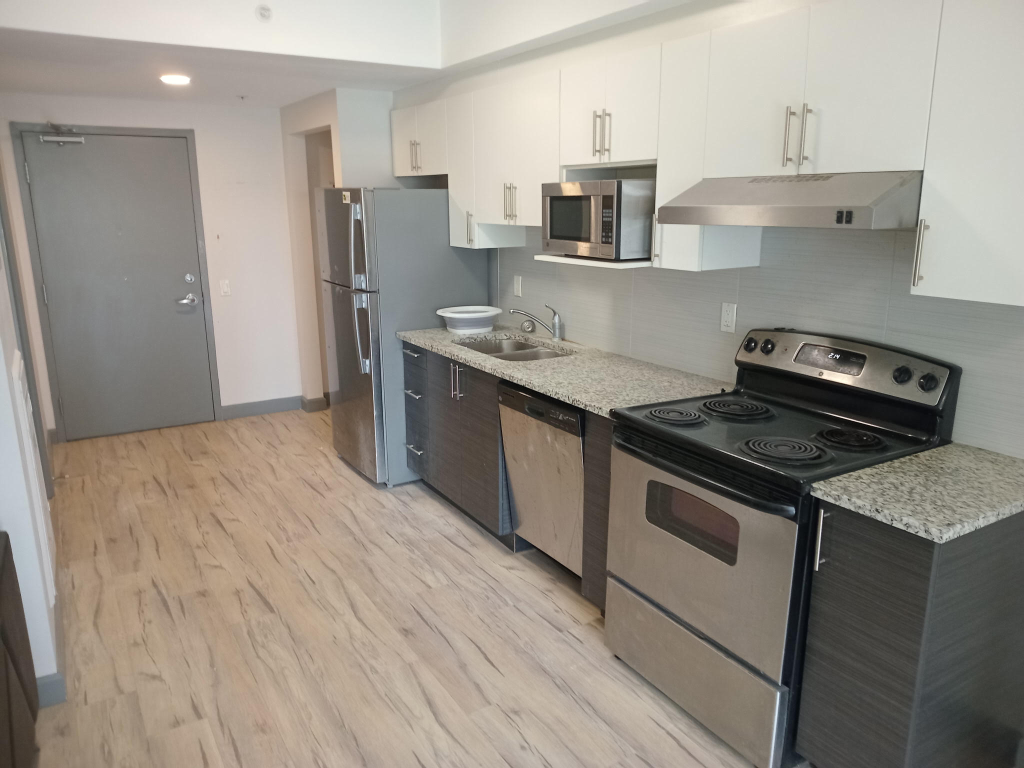 258 A Sunview St Unit - 1810, Waterloo, ON N2L 0H6 — photo 3