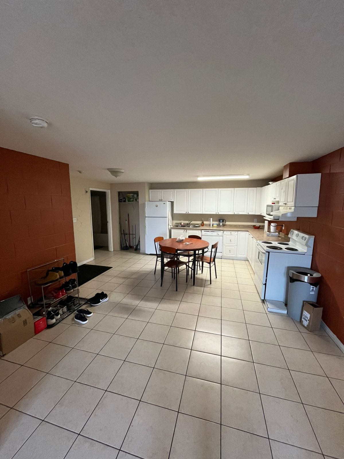 261 - 504 Lester St - Unit 4