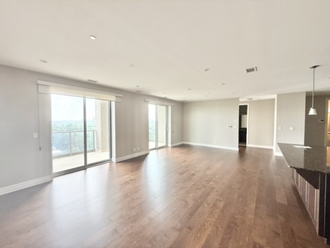 223 Erb Street West - 903
