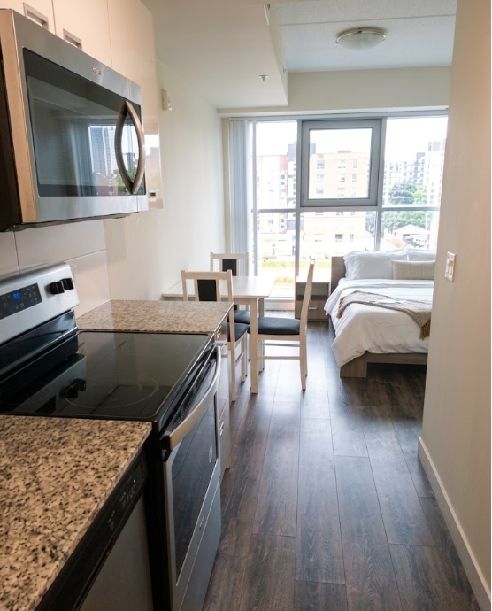523 - 257 Hemlock Street