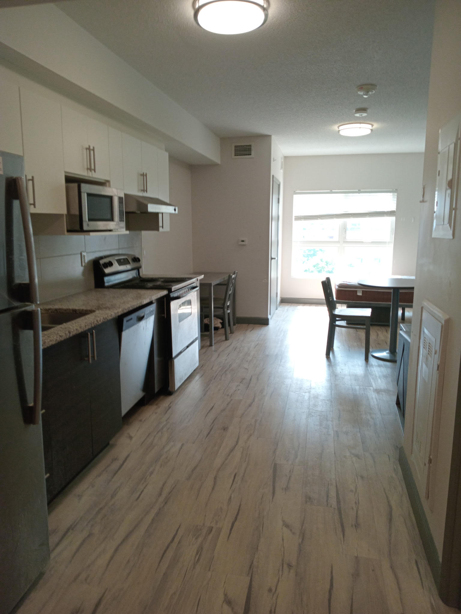 258 A Sunview St Unit - 1810, Waterloo, ON N2L 0H6 — photo 2
